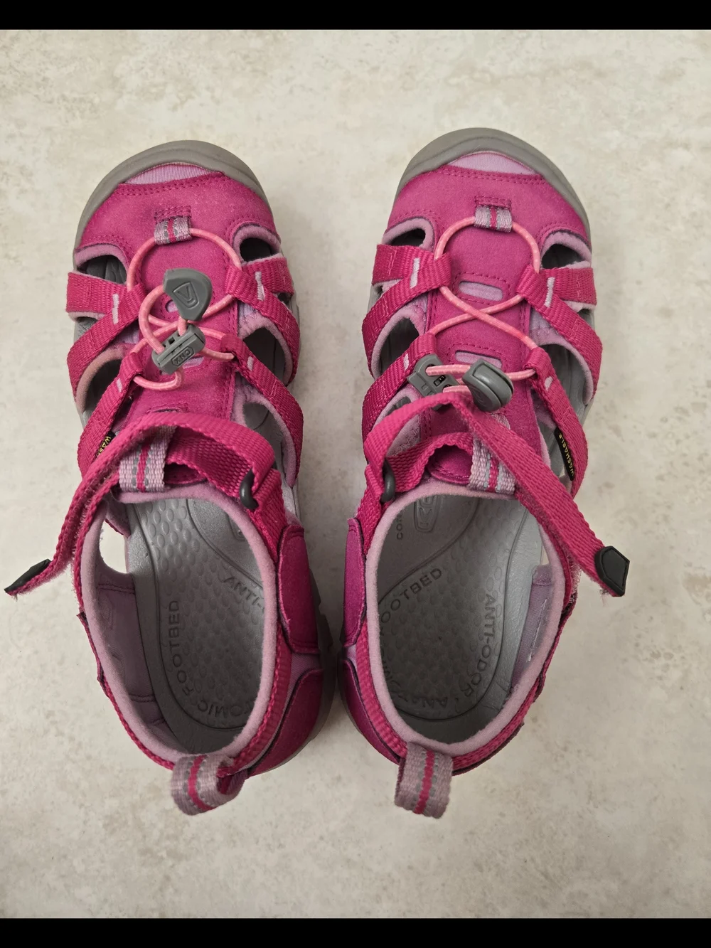KEEN Kids' Seacamp II CNX Pink sandals Size 4 Big Kids